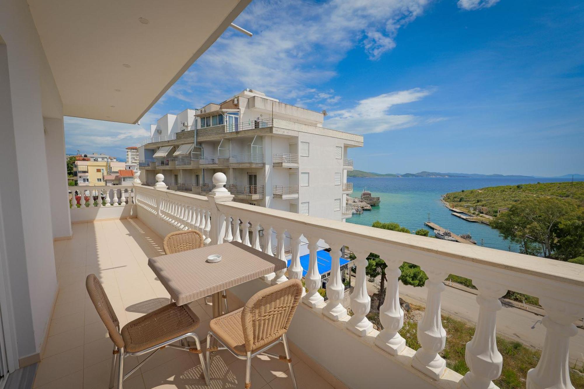 Vila Marina Apartments Sarandë Buitenkant foto