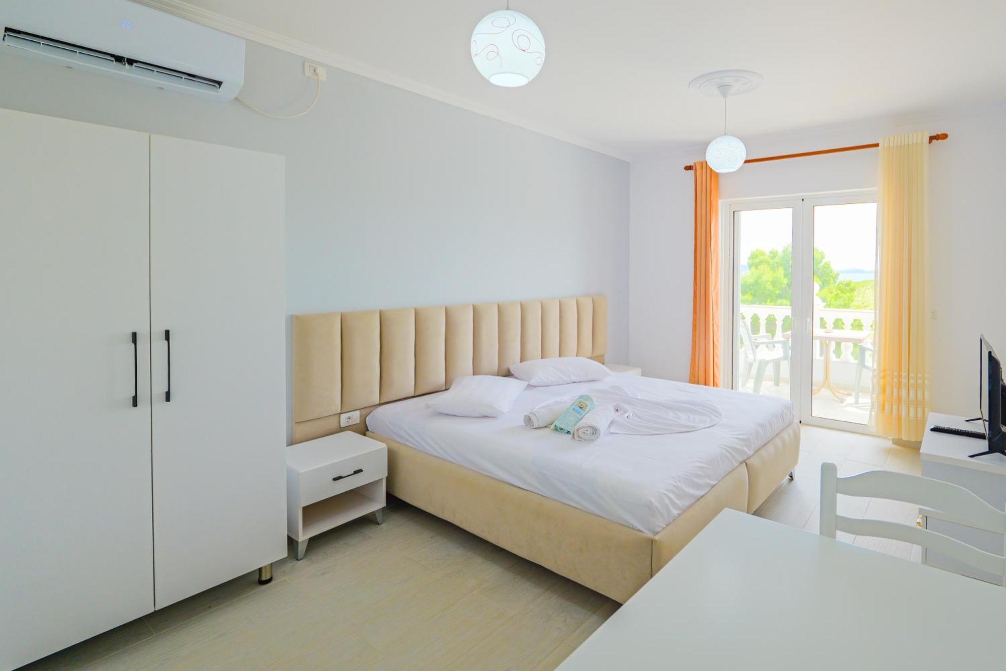 Vila Marina Apartments Sarandë Buitenkant foto