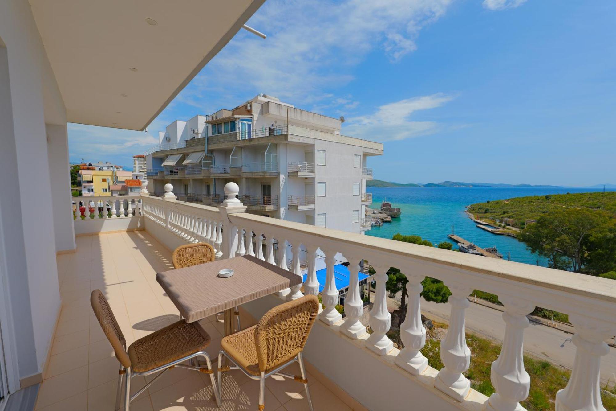 Vila Marina Apartments Sarandë Buitenkant foto