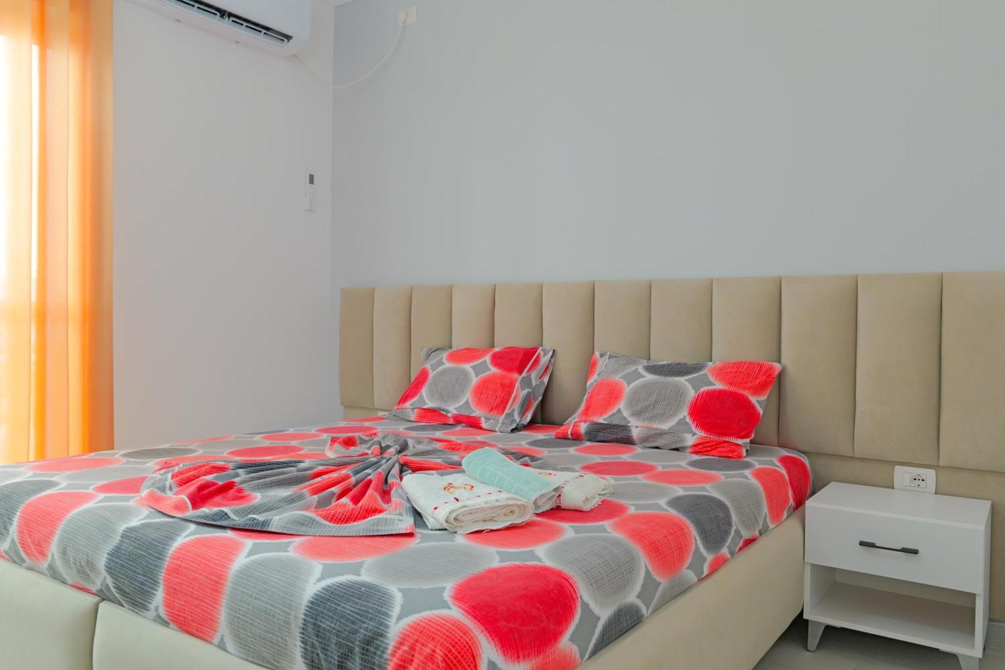 Vila Marina Apartments Sarandë Buitenkant foto