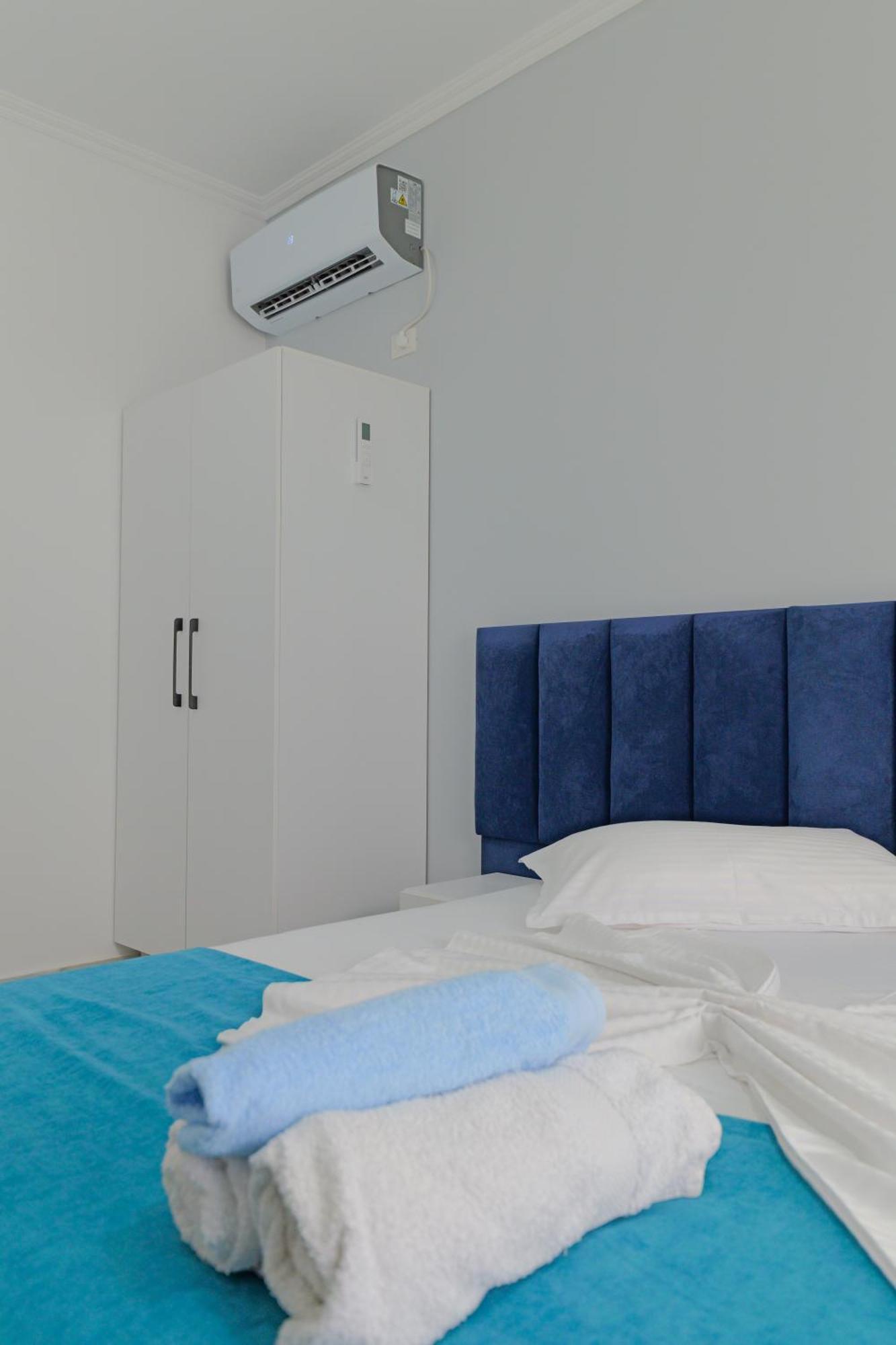 Vila Marina Apartments Sarandë Buitenkant foto