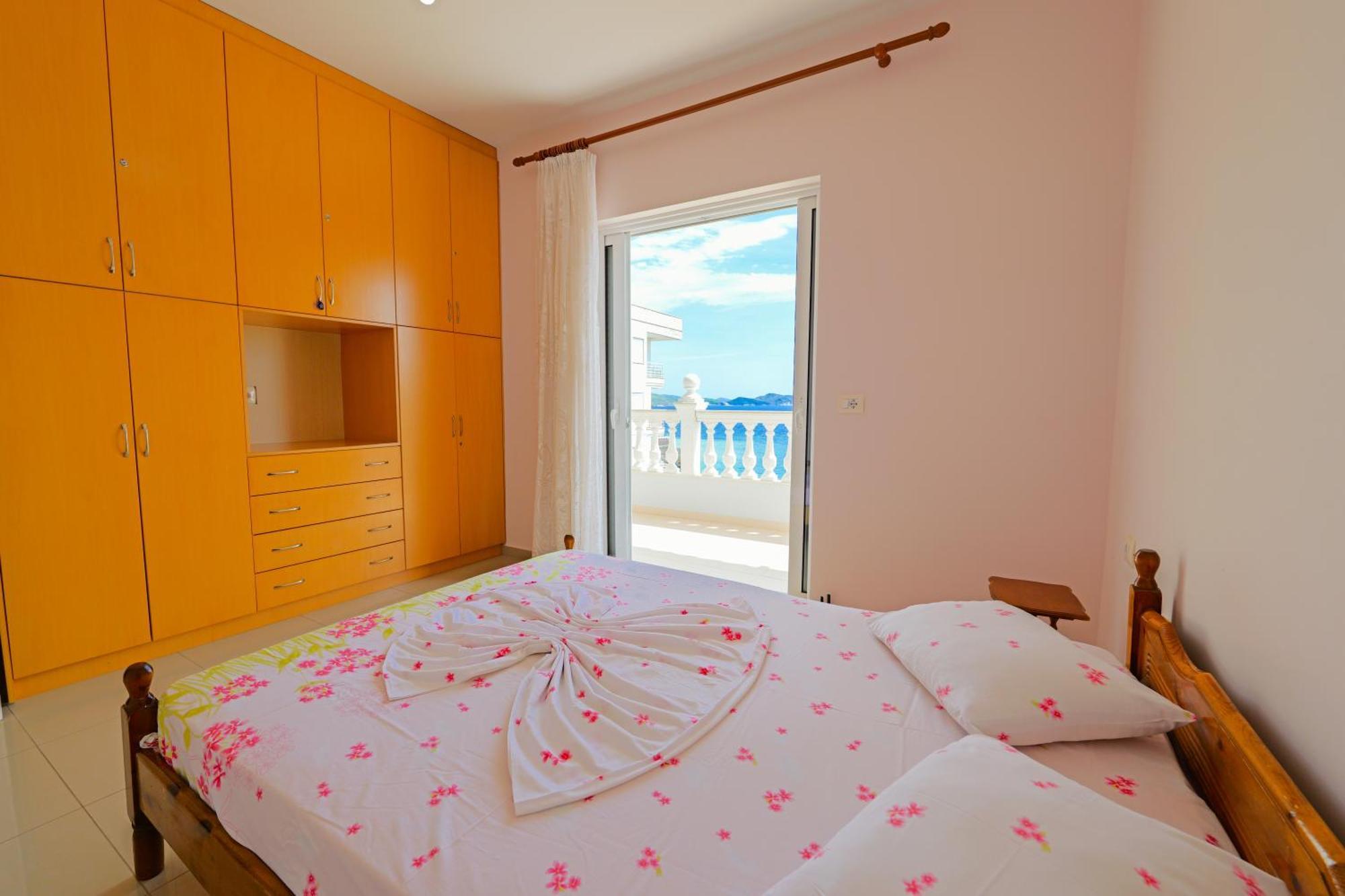 Vila Marina Apartments Sarandë Buitenkant foto
