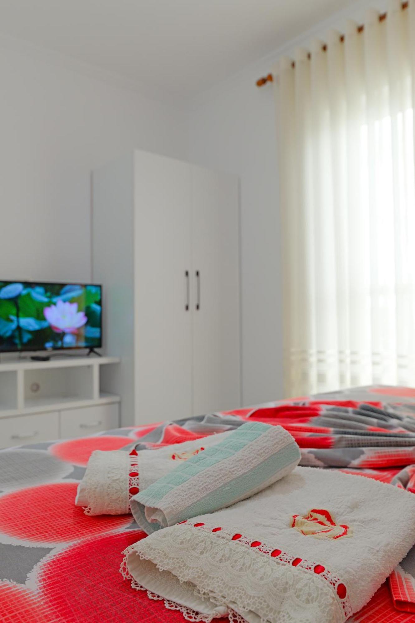 Vila Marina Apartments Sarandë Buitenkant foto