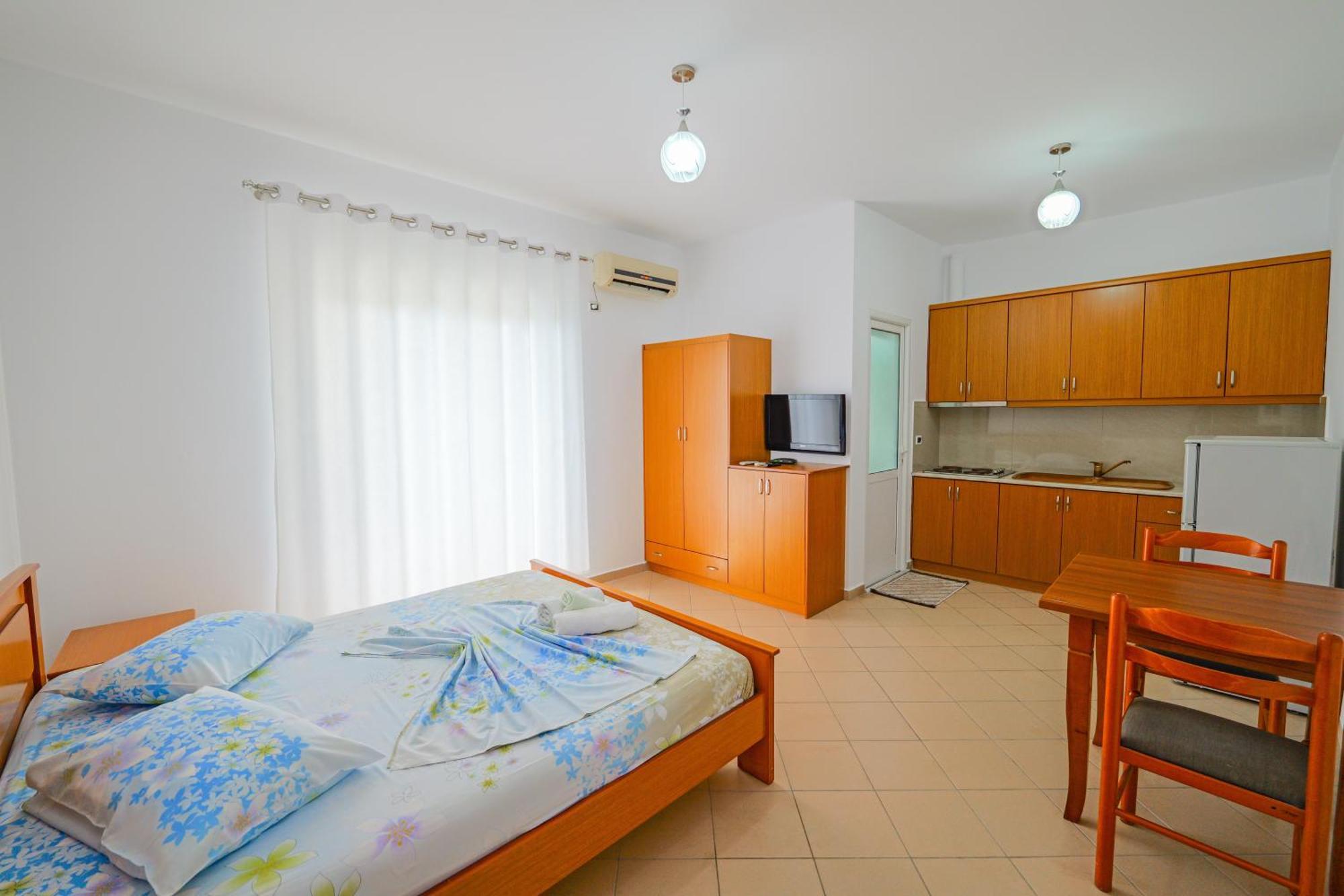 Vila Marina Apartments Sarandë Buitenkant foto