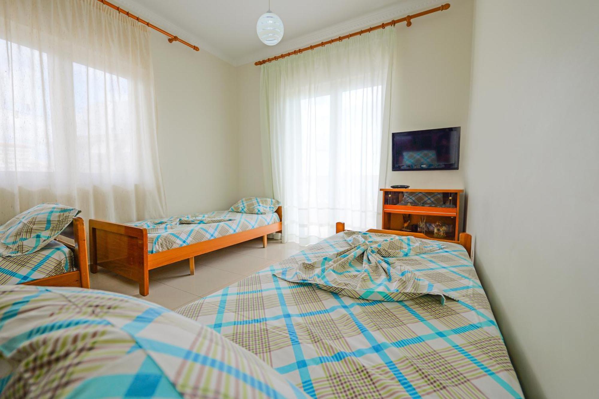 Vila Marina Apartments Sarandë Buitenkant foto