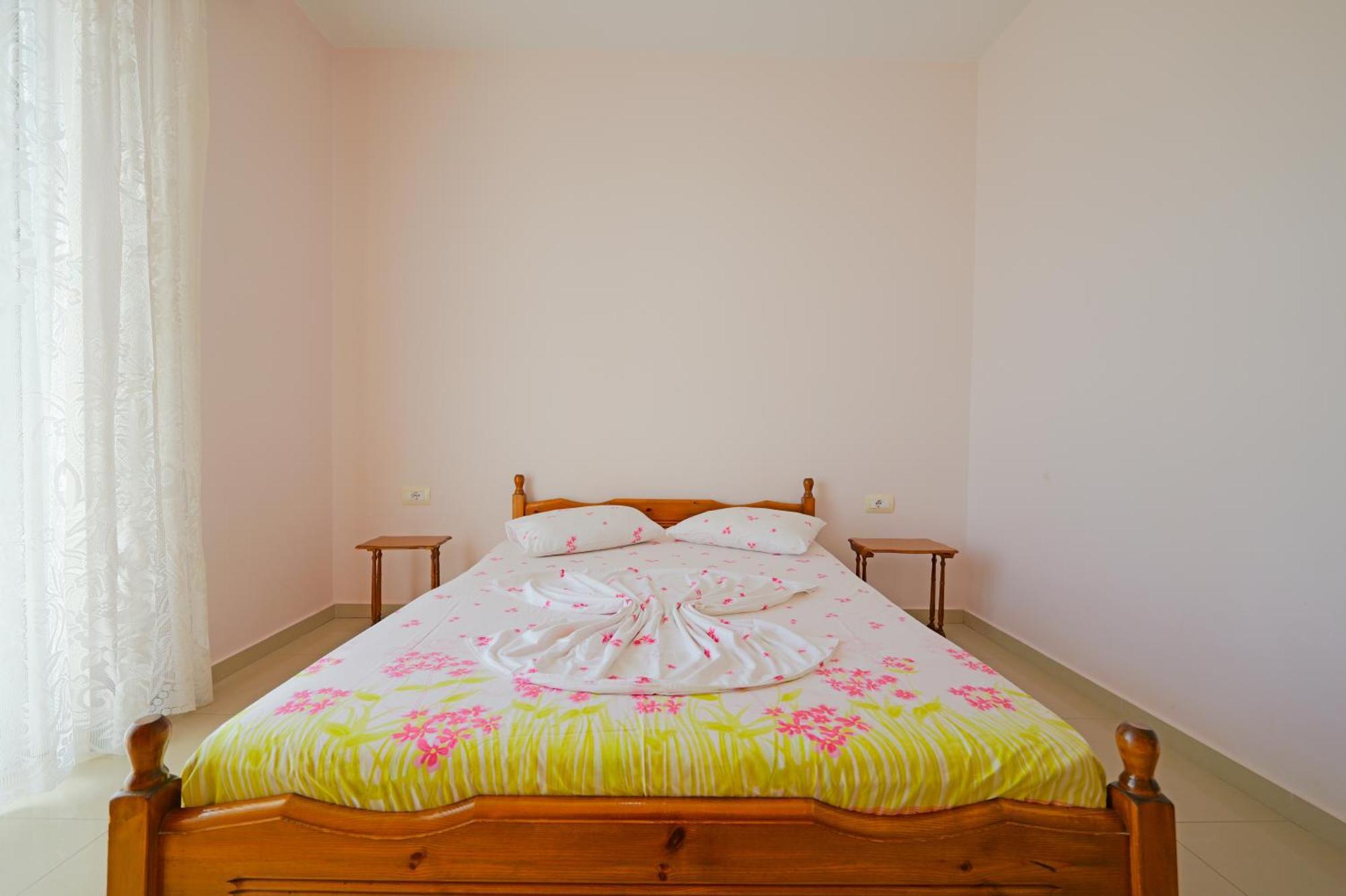 Vila Marina Apartments Sarandë Buitenkant foto