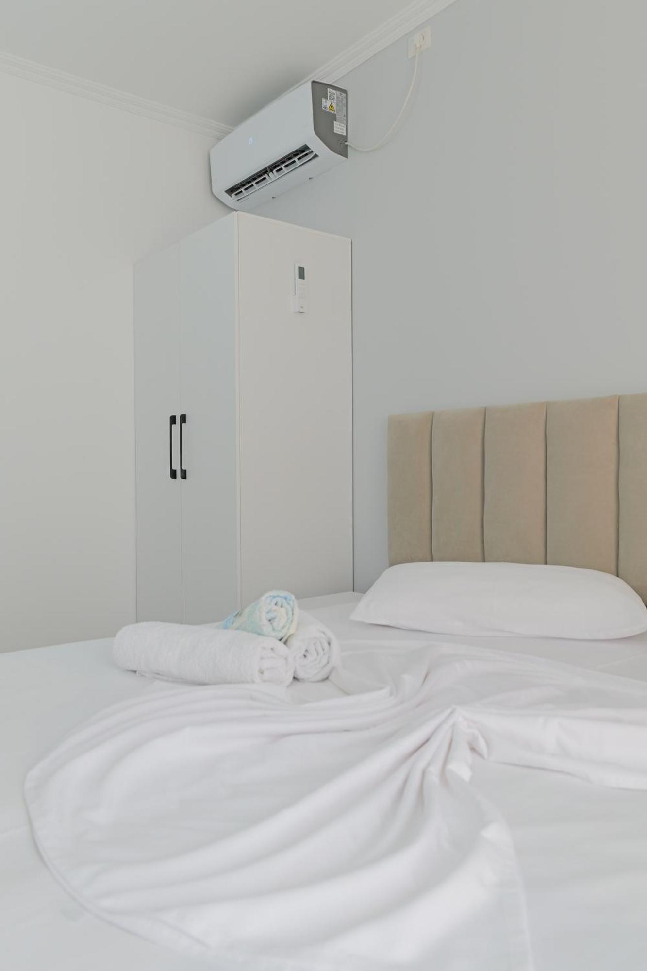 Vila Marina Apartments Sarandë Buitenkant foto
