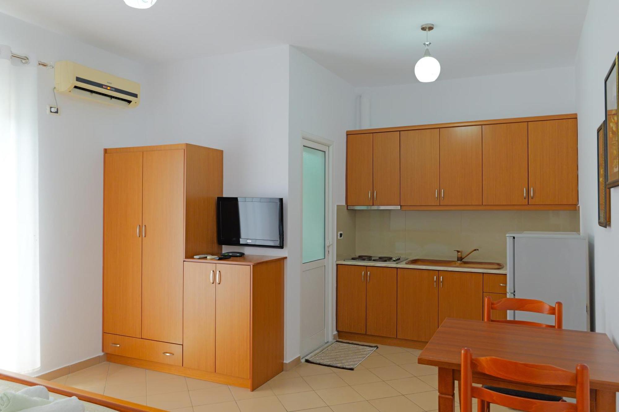 Vila Marina Apartments Sarandë Buitenkant foto
