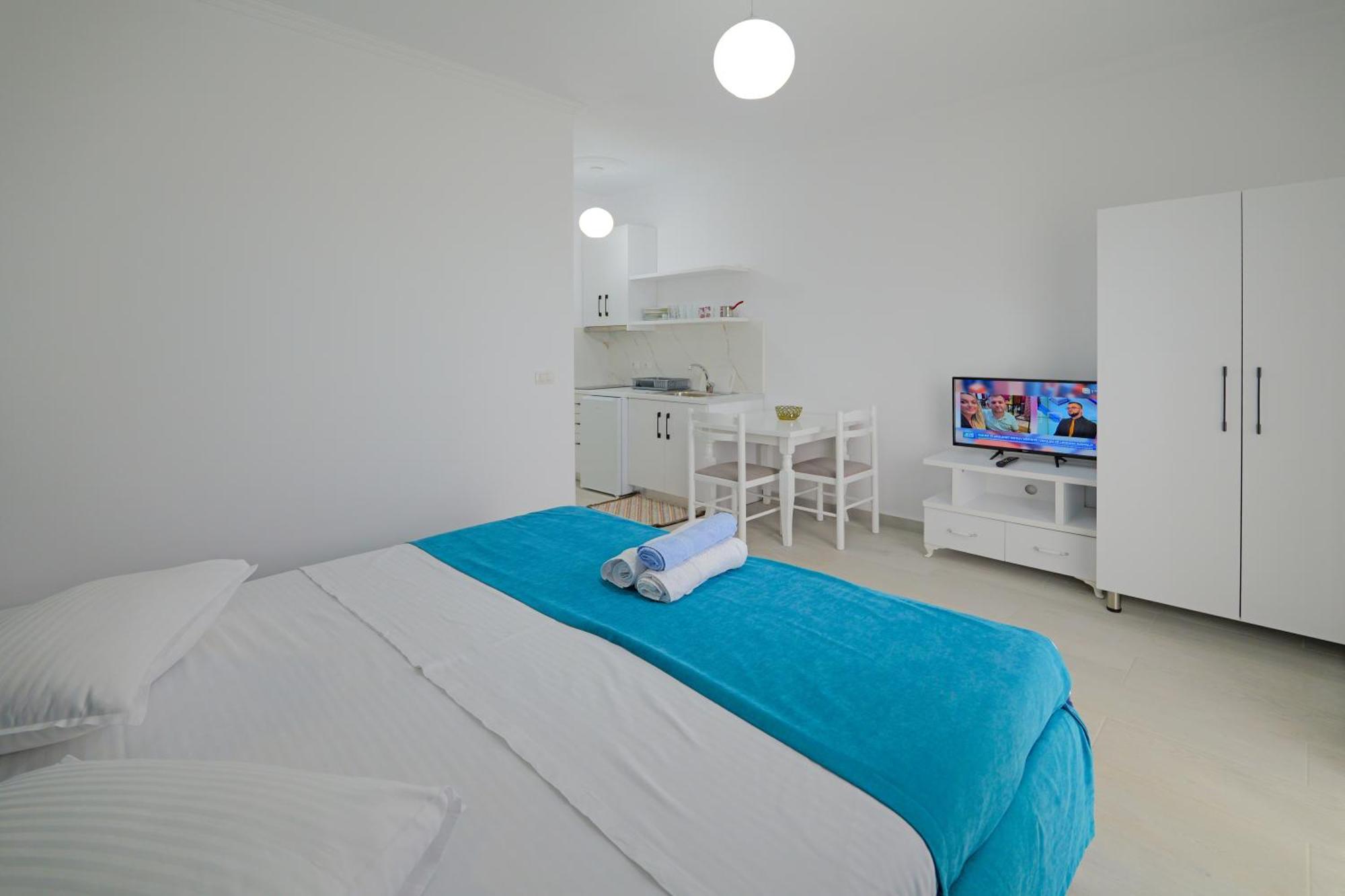 Vila Marina Apartments Sarandë Buitenkant foto